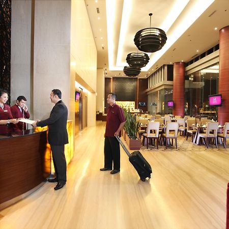 Swiss-Belinn Ska Pakanbaru Exteriör bild